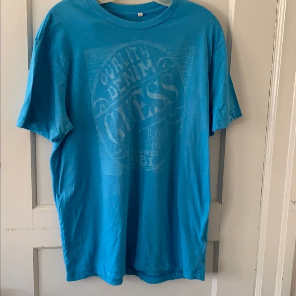 Men’s blue large guess tshirt